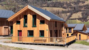 Chalet | Exterior - Appealing Chalet With hot tub (Sankt Georgen am Kreischberg)