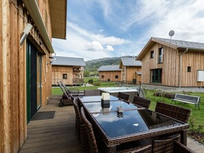 Chalet | Exterior - Appealing Chalet With hot tub (Sankt Georgen am Kreischberg)