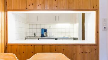 Apartemen | Dapur pribadi | Kursi makan untuk bayi