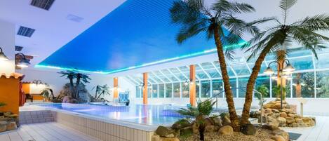 Departamento | Alberca | Alberca techada y alberca al aire libre