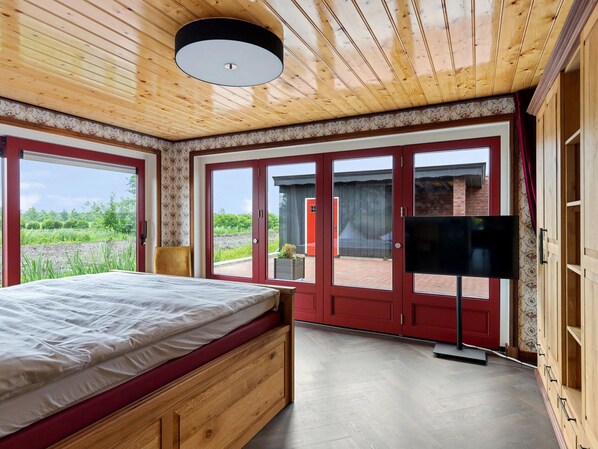 5 habitaciones, muebles diferentes y ropa de cama