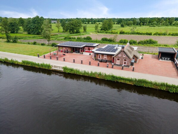 House | Exterior - Detached Home in Friesland by Canal (Jistrum)