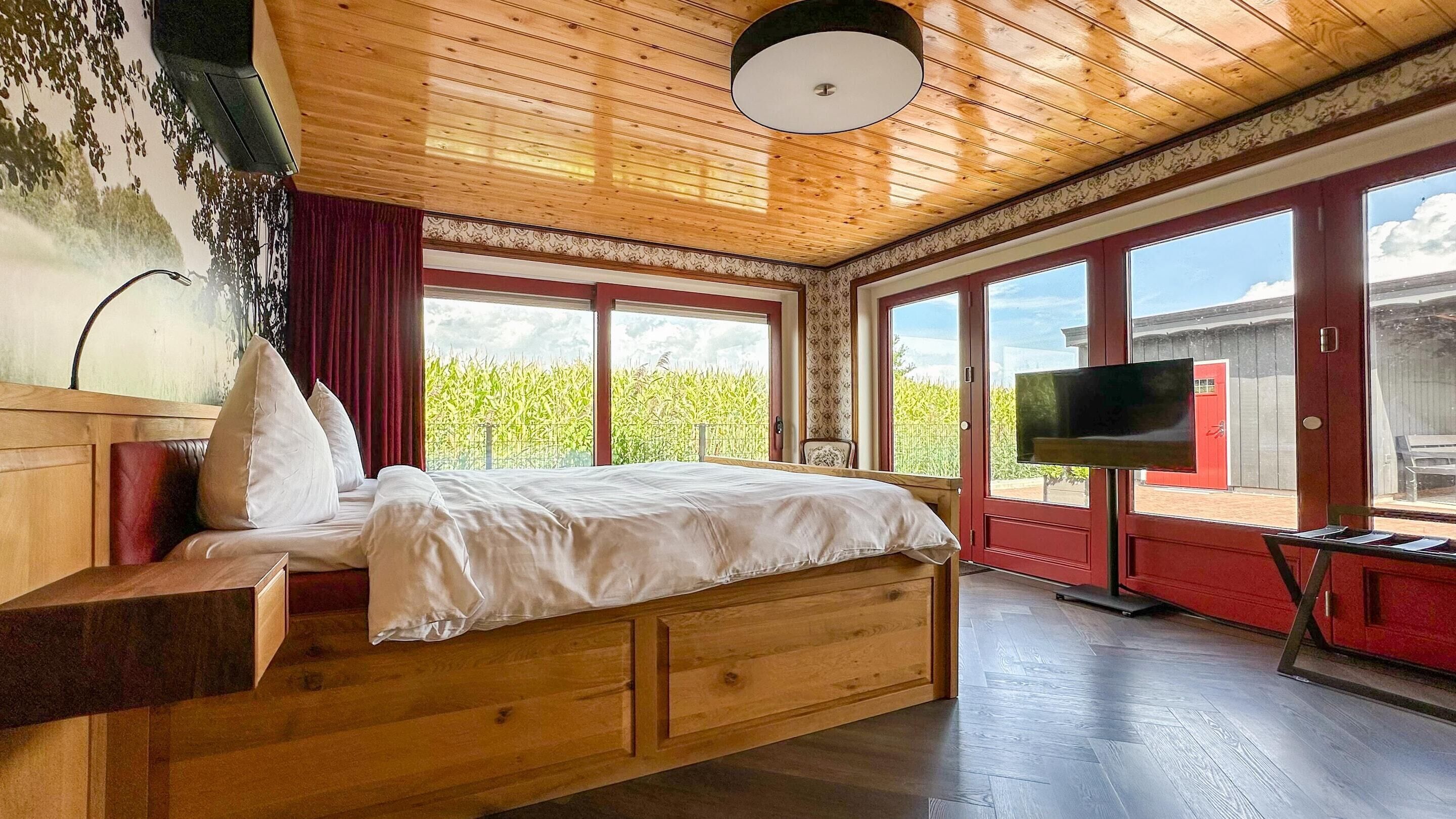 5 bedrooms, individually furnished, bed sheets