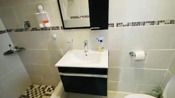 Ducha, toallas, jabón, shampoo