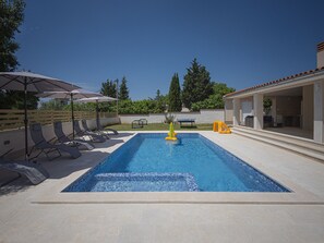 Pool - Apartment in Croatia Near the Adriatic Coast (Marcana)