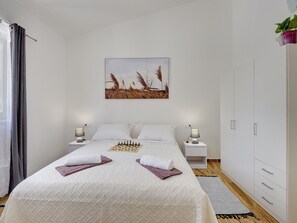 Room - Apartment in Croatia Near the Adriatic Coast (Marcana)