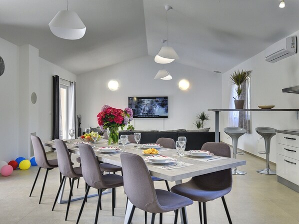 Dining - Apartment in Croatia Near the Adriatic Coast (Marcana)