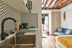 1 chambre, fer et planche à repasser, Wi-Fi, draps fournis