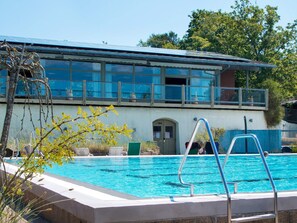 Hus | Basseng | Innendørsbasseng og utendørsbasseng