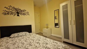 Classic Double Room Single Use | Free WiFi - Private room near Hither Green Station (London)
