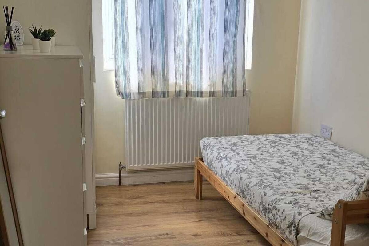 Basic Single Room | Free WiFi
