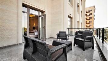 Kahden hengen deluxe-huone, parveke | Näkymä parvekkeelta