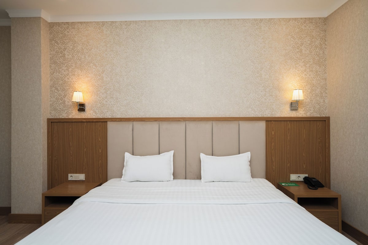 Standard Double Room, City View | In-room safe, desk, laptop workspace, soundproofing
