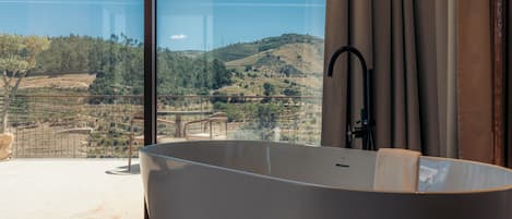 Superior Studio Suite | Bathroom