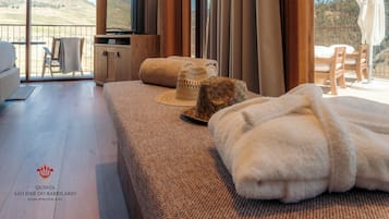 Ropa de cama de alta calidad, colchones con efecto memoria y minibar