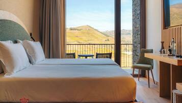 Hochwertige Bettwaren, Betten mit Memory-Foam-Matratzen, Minibar