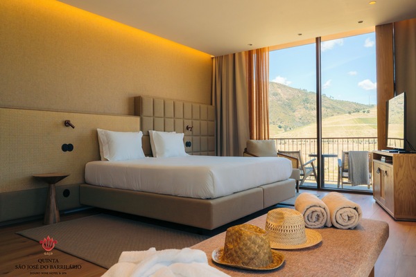 Superior Studio Suite | Premium bedding, memory foam beds, minibar, soundproofing