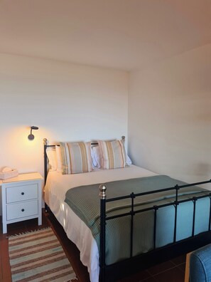 1 chambre, fer et planche Ă repasser, Wi-Fi, draps fournis