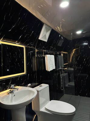 Shower, free toiletries, hair dryer, bidet