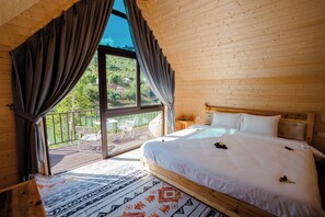 Standard Bungalow, Balcony, Lake View | Room amenity