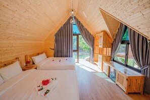 Free WiFi, bed sheets - Bai Tu Long Mountain Resort (Van Don)