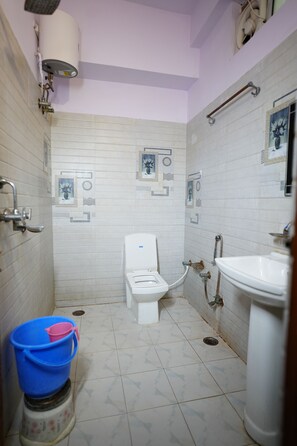 Bathroom - Hotel T-24 (Sawai Madhopur)