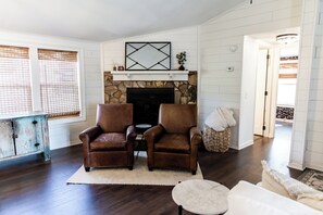 Unclassified image, 2 of 11, button