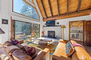 Smart TV, fireplace, DVD player