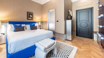 Quarto luxo, 1 cama de casal, sacada, vista para a cidade | 1 quarto, cortinas blackout, quartos à prova de som