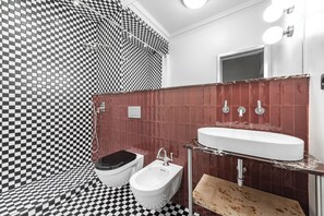 Suite | Badezimmer | Dusche, Haartrockner, Hausschuhe, Handtücher