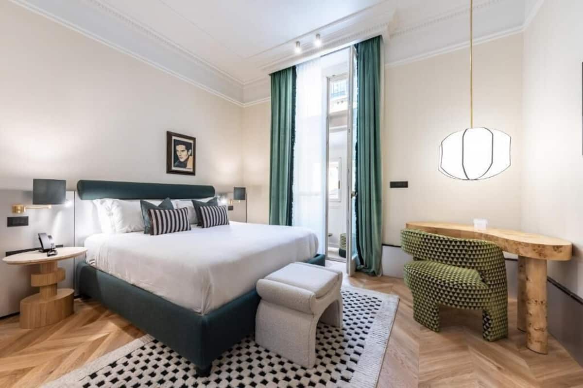 Deluxe Δωμάτιο, 1 Διπλό Κρεβάτι, Μπαλκόνι, Θέα στην Πόλη | Κουρτίνες συσκότισης, ηχομόνωση, σίδερο/σιδερώστρα, δωρεάν Wi-Fi 