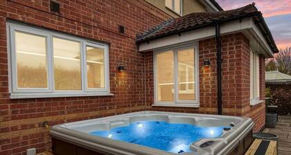 Sleeps 10 Large 5 bed house in Village location with garden & driveway!