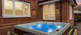 Sleeps 10 Large 5 bed house in Village location with garden & driveway!