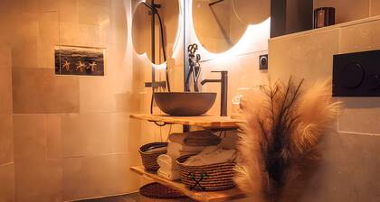 VELVET & LEATHER - Luxueuse Loveroom proche Paris - Spa Sauna Secretroom Cinéma