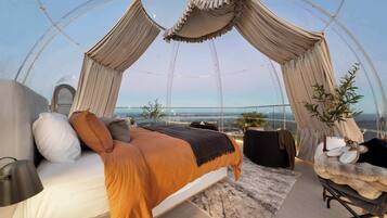 1 bedroom, bed sheets