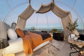 1 bedroom, bed sheets