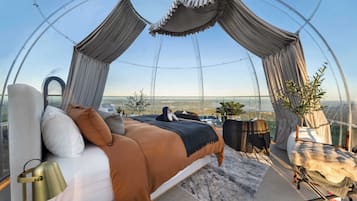 1 bedroom, bed sheets