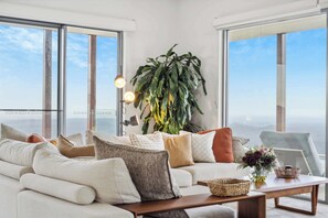 Televisor, llar de foc, estèreo i oficines 