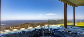 Petrichor Estate - 360 Views, Magnesium Pool & Spa