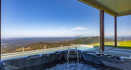 Petrichor Estate - 360 Views, Magnesium Pool & Spa
