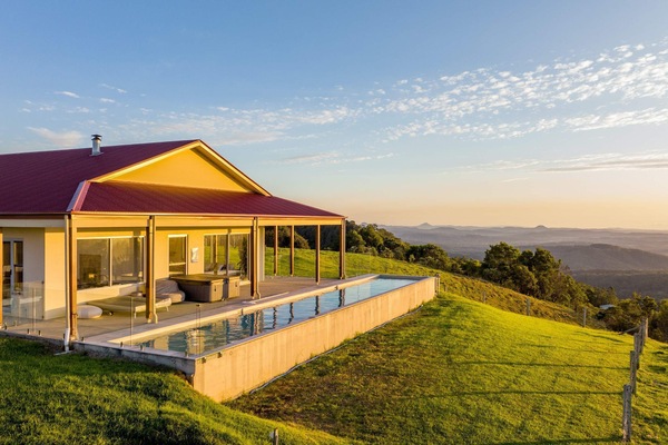 Mountain top escape with heated magnesium pool spa and sweeping 360 degree Hinterland views