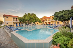 Alberca al aire libre por temporada