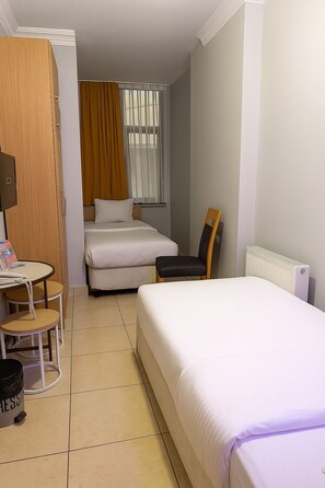 Classic Twin Room | Free WiFi