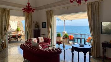 Luxury Room, Sea View | Living area | Flat-screen TV