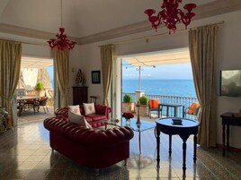 奢华客房, 海景 | 起居区 | 平板电视