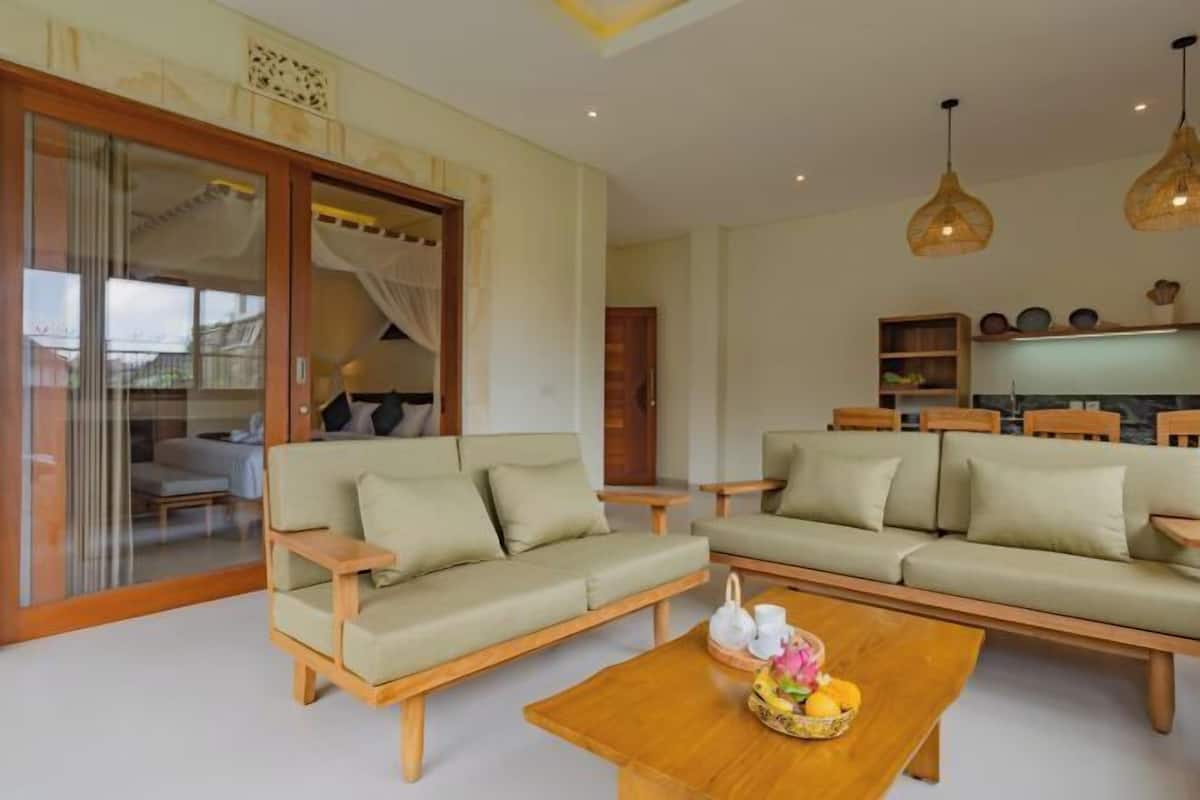 Living area | 42-inch Smart TV with digital channels