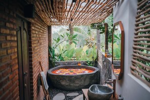 Couples treatment rooms, body treatments, aromatherapy - Alankara Villa and Spa by Mahaprana (Tegallalang)