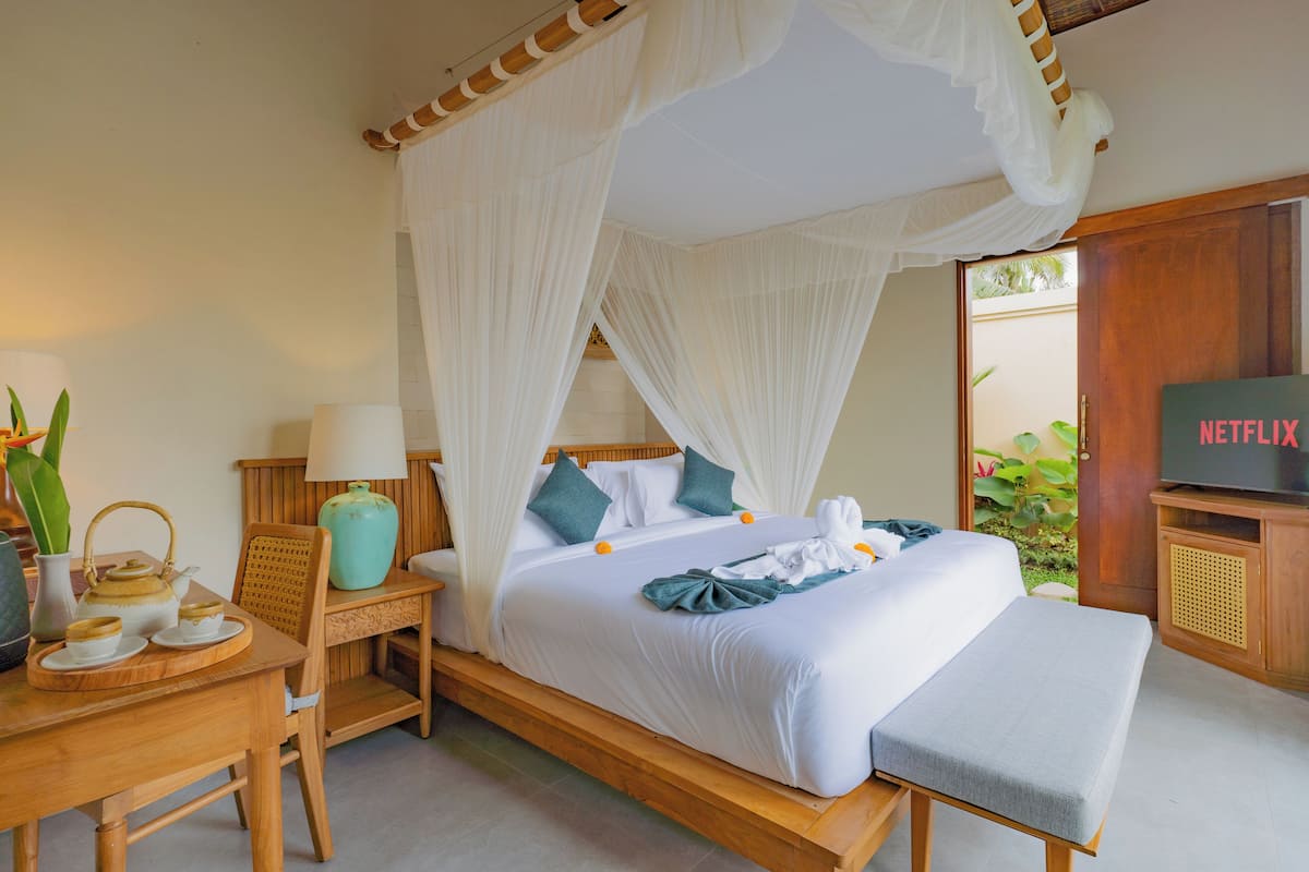 2 bedrooms, premium bedding, desk, laptop workspace