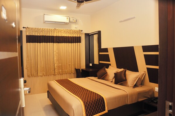 Kahden hengen deluxe-huone | Työpöytä, kannettavalle tietokoneelle sopiva työtila, ilmainen Wi-Fi