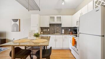 冰箱、微波炉、烤箱、炉灶